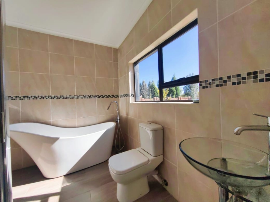 5 Bedroom Property for Sale in Grimbeeck Park North West